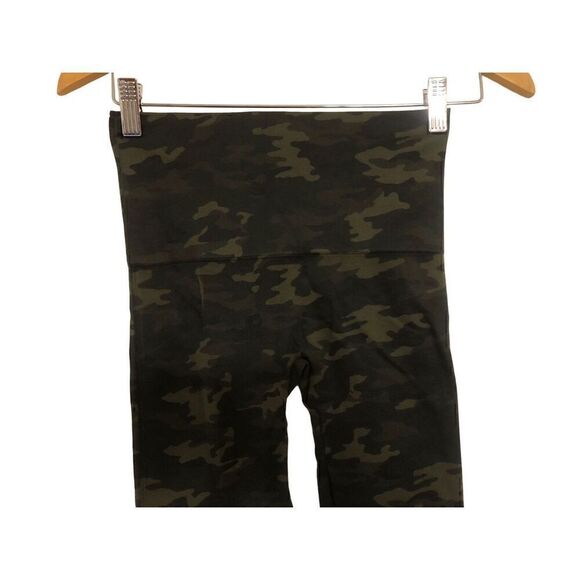 Brand New SPANX Look At Me Now Seamless Green Camo Leggings Medium - Picture 10 of 12